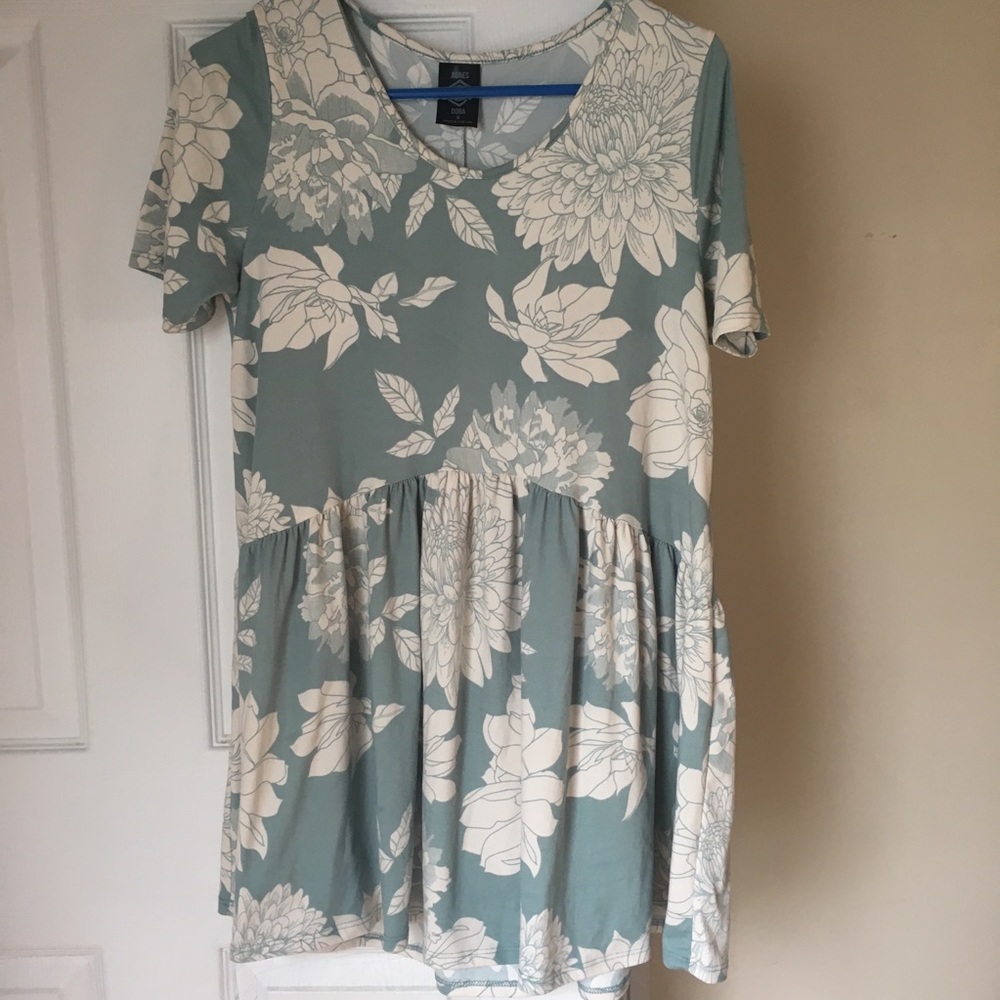 Agnes and Dora Muse Tunic size small